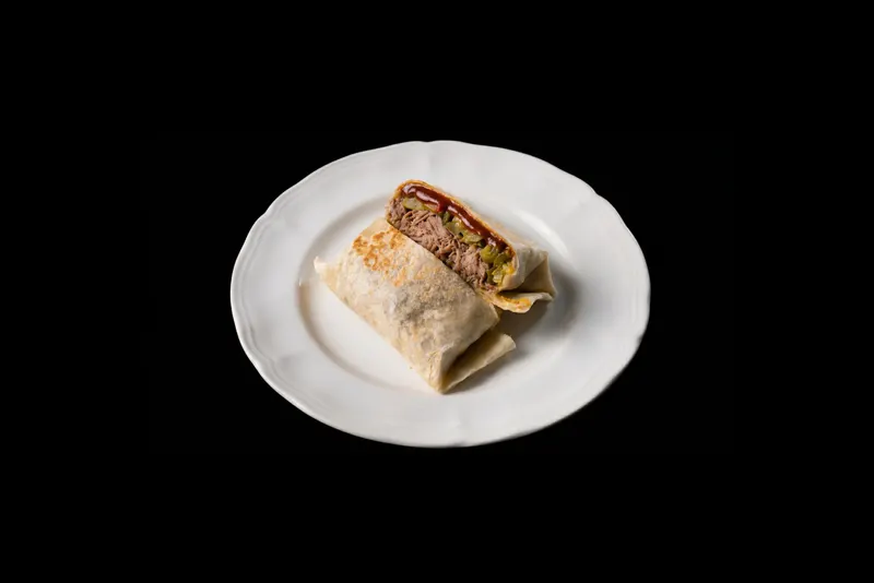 Wrap de bondiola desmenuzada con verduras salteadas y barbacoa